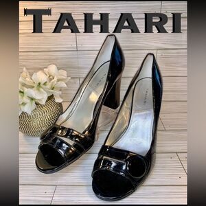 TAHARI Size 10M Black Patten Leather Peekaboo Button 3.75 Heels